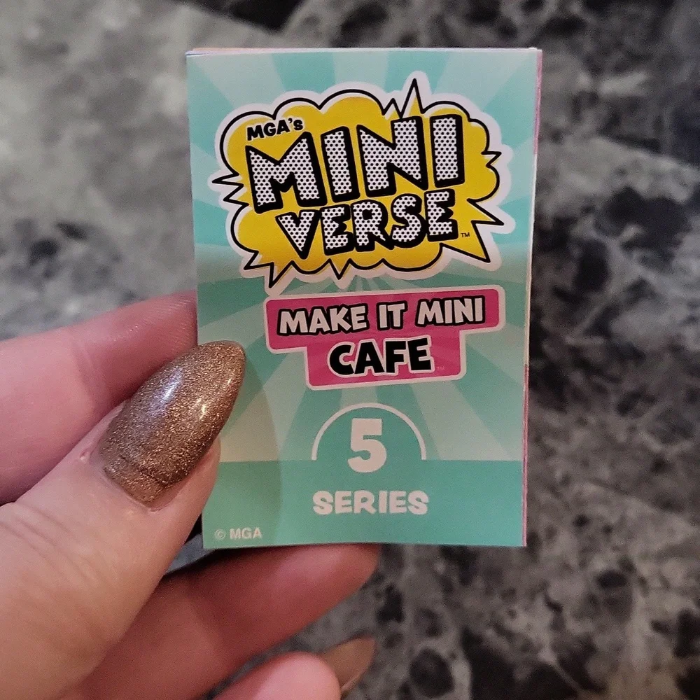 Miniverse Make It Mini Cafe Strawberry Soda